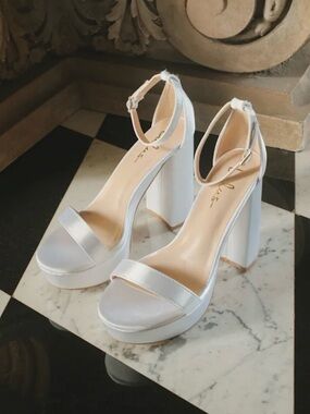 BNWT Lulus Arrabella Ivory Satin Platform Ankle Strap Heels